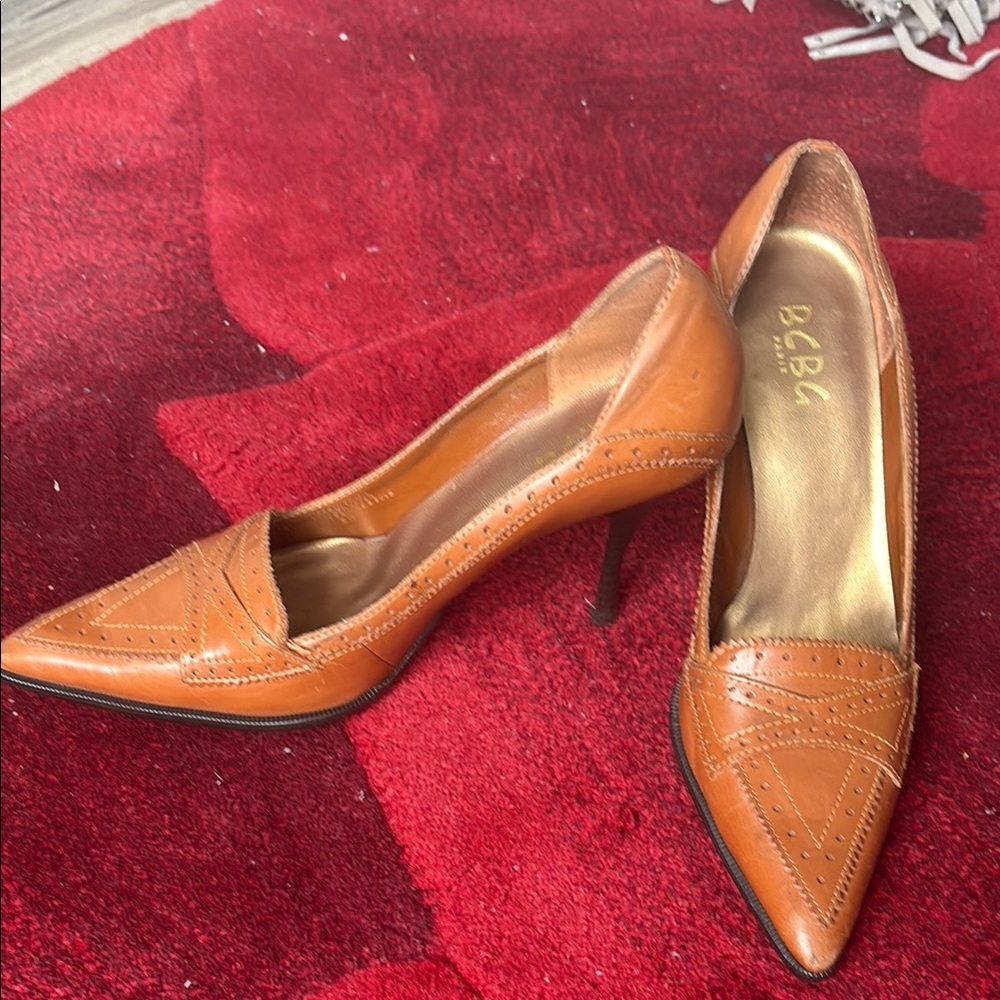 BCBG Tan Glossy Heels with Elegant Silhouette